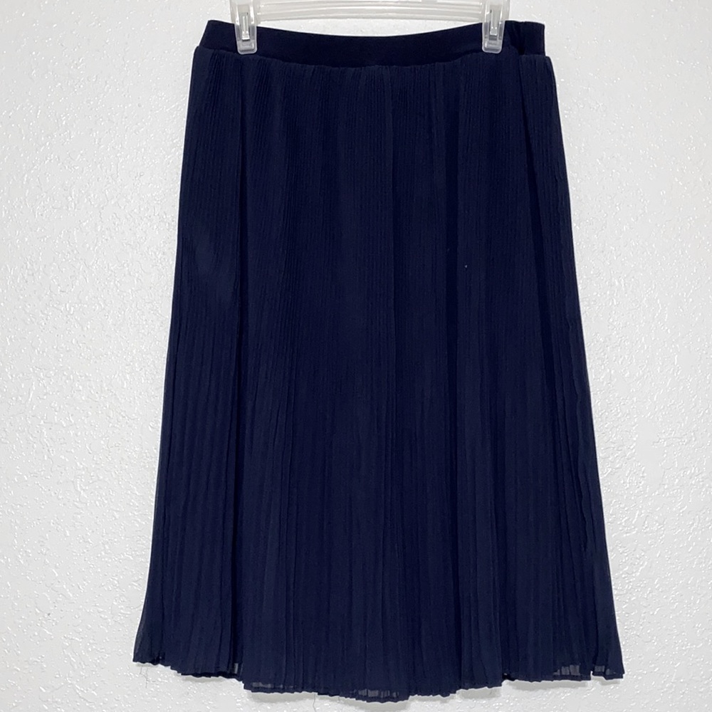 Pleated blue skirt.